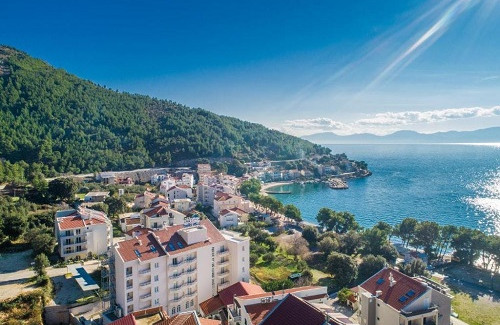 Kakva prilika! Porodični odmor na Makarskoj rivijeri: Hotel tik uz more za samo...