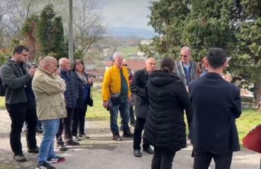 Drama u Tuzli: Mještani optužuju župnika za kriminal, on tvrdi da su ga zarobili u crkvi