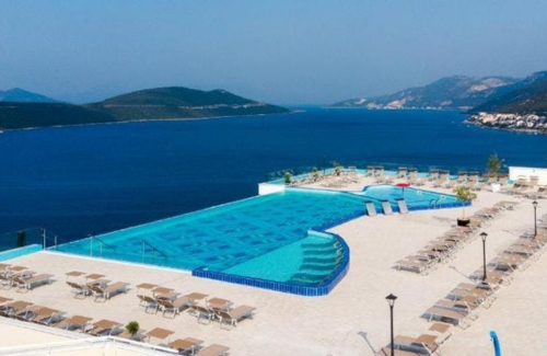 More ispred hotela, sve na dohvat ruke i osjećaj pravog odmora – Grand Hotel Neum je popularan!