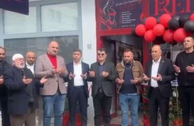 Dvostruka mjerila u Turskoj: Gradonačelnik i umirovljeni imam se prvo pomolili pa otvorili trgovinu erotskog rublja