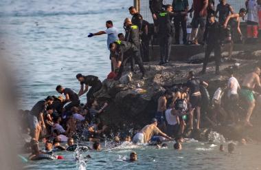 Суд одлучио: Тајна документа о преласку миграната у Сеуту морају бити откривена